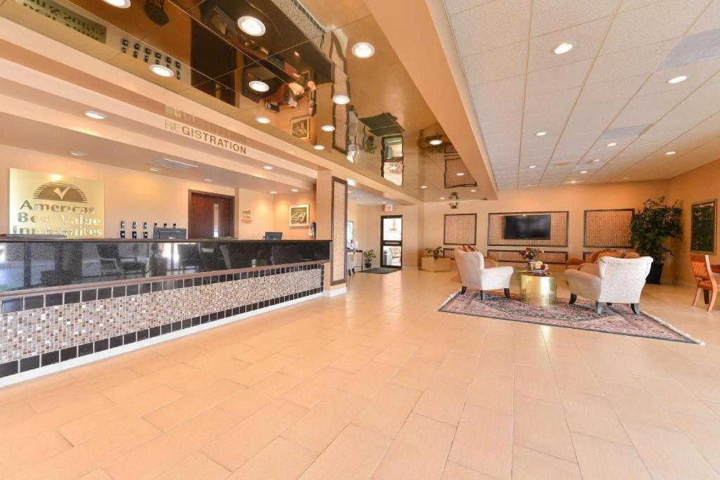 Americas Best Value Inn & Suites Victoria Bagian luar foto